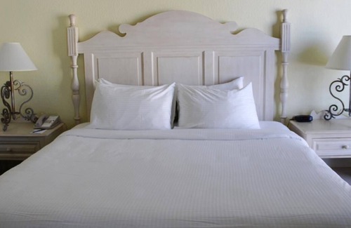 Bostroms Resort | Beachfront Dream! Kitchen, Pool, Close to Daytona International Speedway