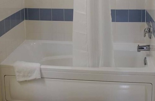 Bostroms Resort | Beachfront Dream! Kitchen, Pool, Close to Daytona International Speedway
