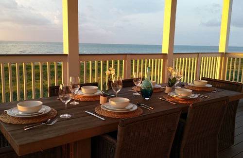 Galveston House | BEACHFRONT! ELEVATOR! HOT TUB! CUSTOM BUILT! GATED COMMUNITY! A BIT OF PARADISE