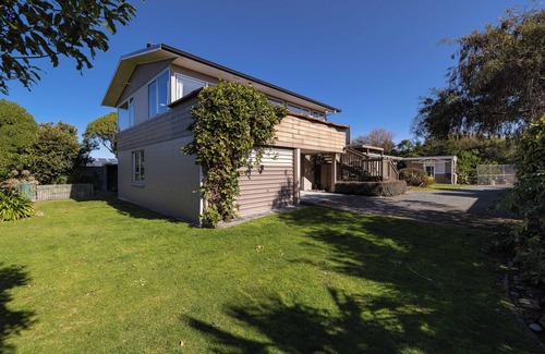 Kaikoura House | Beachfront | Games Room | Handy Location - KK58106, Beachfront | Games Room | Handy Location