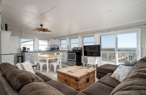 Broadkill Beach House | Beachfront Getaway (Backyard Fire Pit, Grill, Deck). 3BD + Bonus Room. 3 BA