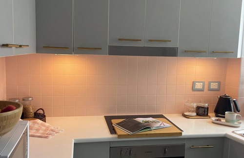 Surfers Paradise Apartment | Beachfront Hideaway - Serenity by the sea