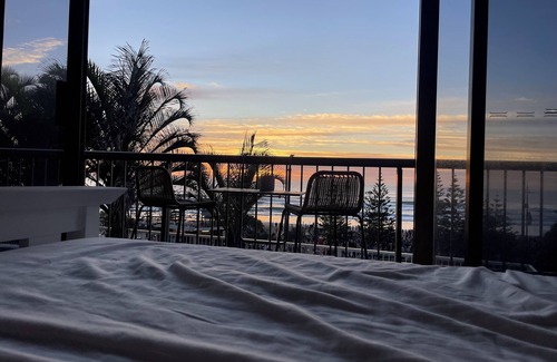 Surfers Paradise Apartment | Beachfront Hideaway - Serenity by the sea