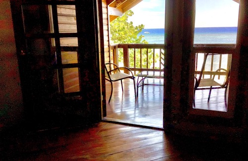 Antoneys Cay House | Beachfront home with pristine, calm waters, white sands and unbelievable sunset