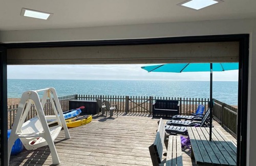 Pevensey House | Beachfront House with 2 Kayaks Sleeps 8