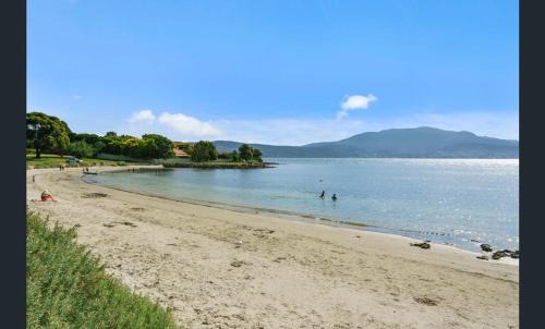 Howrah House | Beachfront House near Hobart