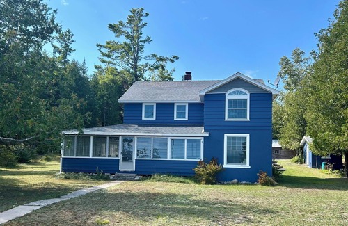 Bois Blanc Island Cottage | Beachfront Lodge on Bois Blanc Island, MI. Lake Huron