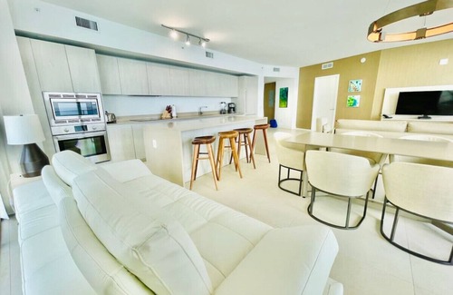 Hollywood South Central Beach Apartment | BeachFront Luxury Hotel | 3B OceanView Hyde Resort