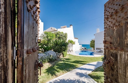 Bahia Dorada Villa | BEACHFRONT LUXURY VILLA PRIVATE POOL STUNNING SEA VIEWS WALK TO BARS SHOPS ETC