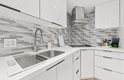Hollywood South Central Beach Condo | Beachfront Ocean View Balcony Pool Gym