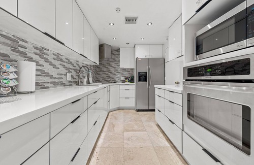Hollywood South Central Beach Condo | Beachfront Ocean View Balcony Pool Gym