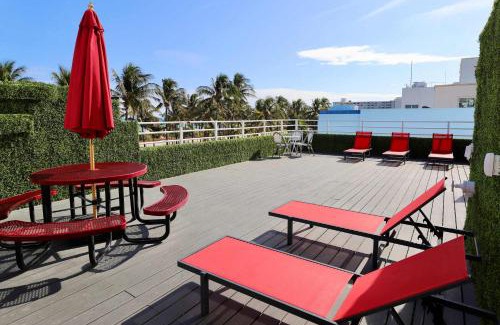 Flamingo/Lummus Apartment | Beachfront Ocean View Apartment on Ocean Drive