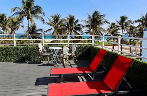 Flamingo/Lummus Apartment | Beachfront Ocean View Apartment on Ocean Drive
