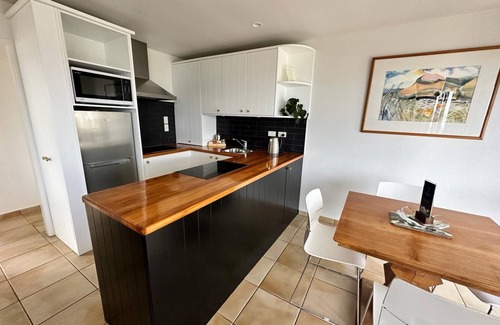 Onetangi Apartment | Beachfront on Waiheke