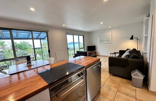 Onetangi Apartment | Beachfront on Waiheke