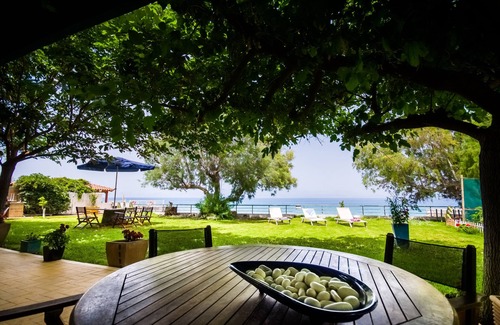 Kato Diminio Villa | Beachfront Paradise Retreat