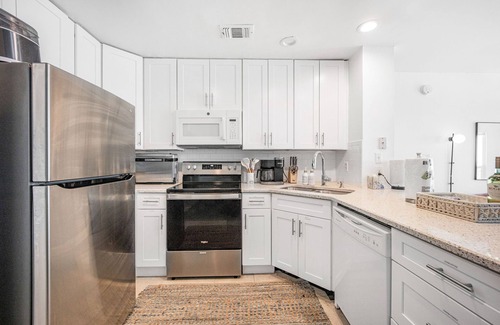 East End House | Beachfront~Pet Friendly~BeachGear~Pool Access~