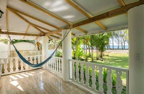 Manzanillo House | Beachfront | Pool Access | Walk Everywhere