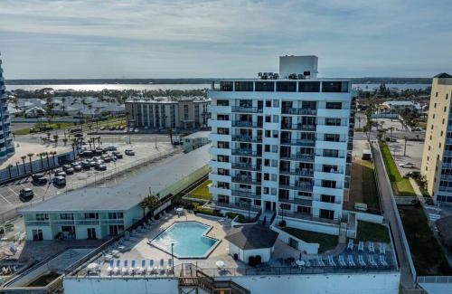 Daytona Beach Shores Apartment | Beachfront Pool Resort Condo with Intracoastal View