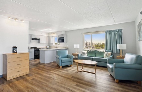 Fort Bay Hotel | Beachfront Premier Suite - Queen/Queen with Kitchen - Split Accommodations - Top