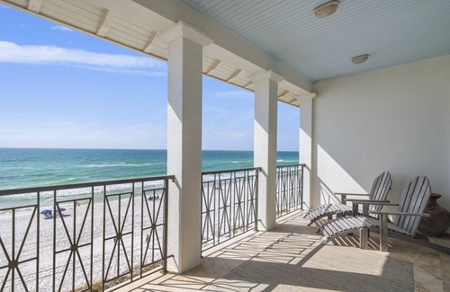 Delos House | Beachfront | Remodeled | Heated Pool l Beach Gear | Fully-Stocked | 10 Beds
