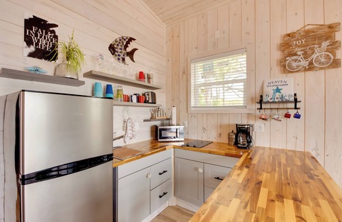Franklin County Cottage | Beachfront Retreat w/Dock in Lanark Village!