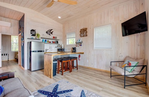 Franklin County Cottage | Beachfront Retreat w/Dock in Lanark Village!