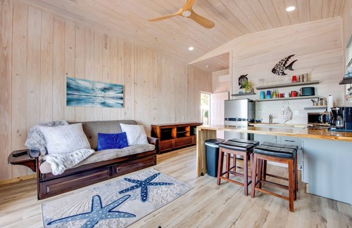 Franklin County Cottage | Beachfront Retreat w/Dock in Lanark Village!