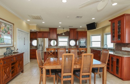 San Luis House | BEACHFRONT, spacious, & family-friendly