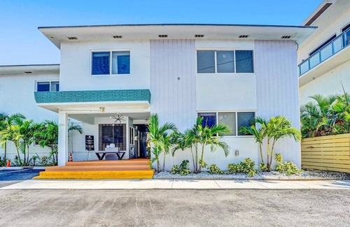 North Beach Apartment | Beachfront Studio Hollywood Boardwalk Parking