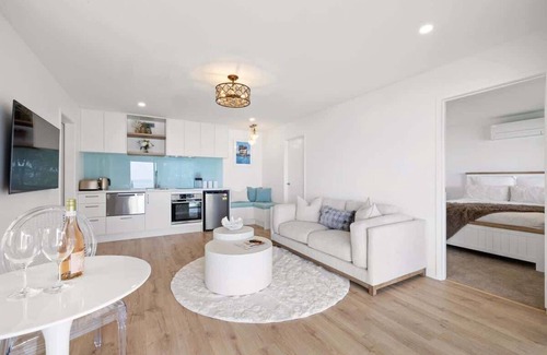 Bell Block Apartment | Beachfront Studio with Sea View