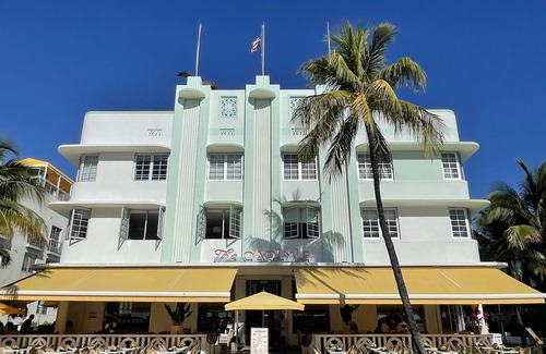 South Beach Apartment | Beachfront Suite in the Carlyle Hotel on Ocean Drive in South Beach Miami