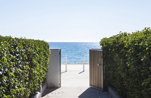 Mousata Apartment | Beachfront Suite No 3 Right on the beach