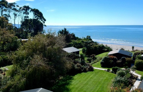 Parapara Villa | Beachfront Villa - Adrift in Golden Bay (adults only)