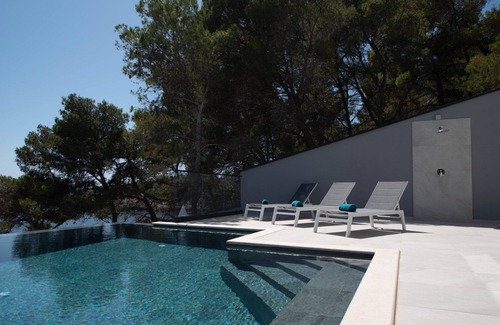 Blato Villa | Beachfront Villa Aquamarin with Pool
