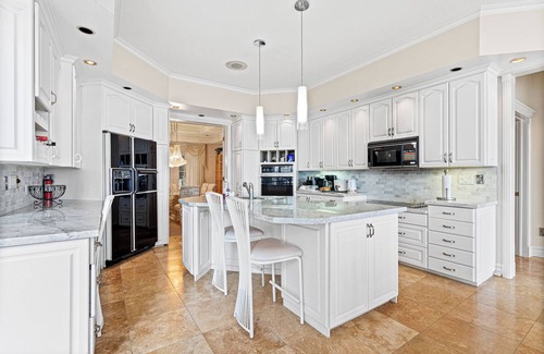 Ontario House | Beachfront Villa across Whisky Run Golf Sleeps 15, 30 mins to Niagara Falls