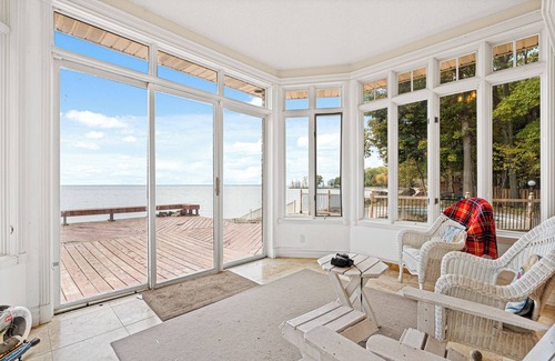 Ontario House | Beachfront Villa across Whisky Run Golf Sleeps 15, 30 mins to Niagara Falls