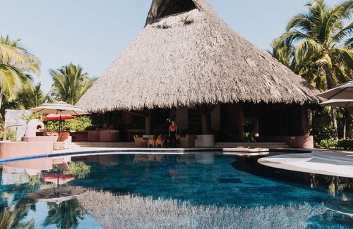 Ixtapa - Zihuatanejo House | Beachfront Villa! Escape to this luxurious property 5 bedrooms, with chef & pool