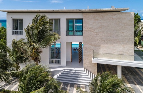 Savaneta House | Beachfront Villa Infinity Pool, Gym, Media room. 6 Bedrooms 7 baths. Sleeps 13