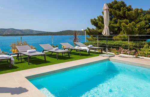 Zaboric Villa | Beachfront Villa Mona Lisa with Pool