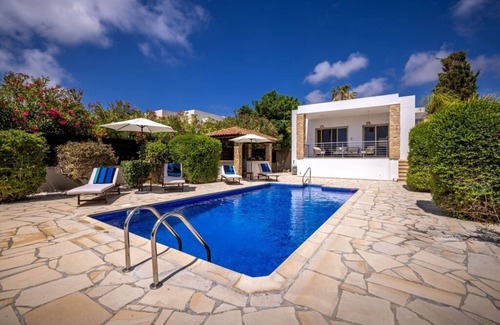 Kissonerga Villa | Beachfront Villa – Private Pool, Sunset Views, Sleeps 10 for Families & Groups