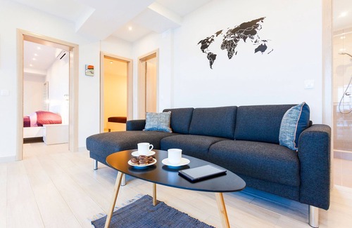 Potirna Villa | Beachfront Villa Sea Sound with Pool