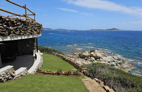 Porto Sa Ruxi Villa | Beachfront villa with private beach access