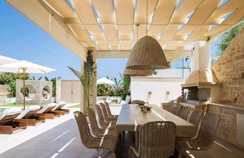Bali Villa | Beachfront villa with daily cleaning, sauna & gym by etouri