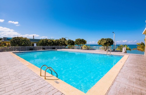 St. Ann's Bay House | Beachfront with Rooftop Scenic Ocean View
