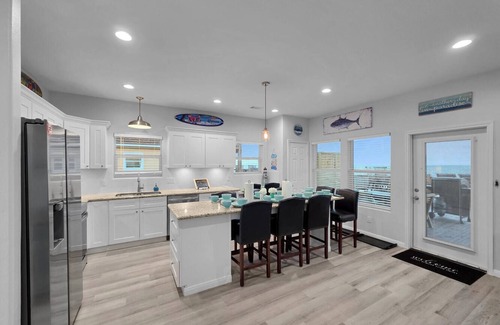 Port Bolivar House | BeachfrontHeatedPool!HotTub!Weddings!EventParking!Sleep24!Pets!Starlink!PuttPutt