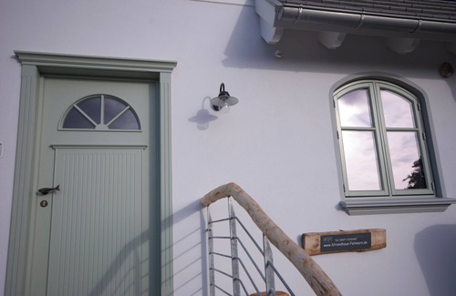 Fehmarnsund Apartment | BEACHHOUSE-FEHMARN I Apartment Westwind I Sea view & directly on the beach I Fireplace