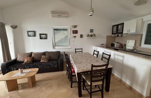 Blace Apartment | Beachside 2-Bed Bliss!