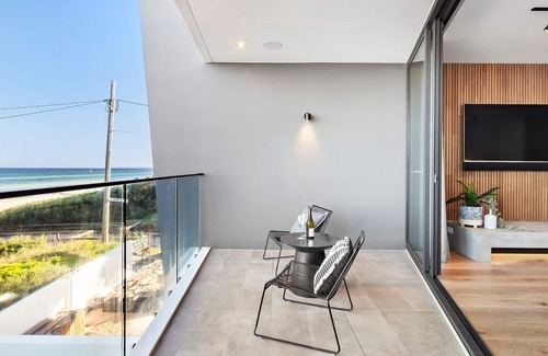 Chelsea House | Beachside Lane | Luxury On the Beach with Views