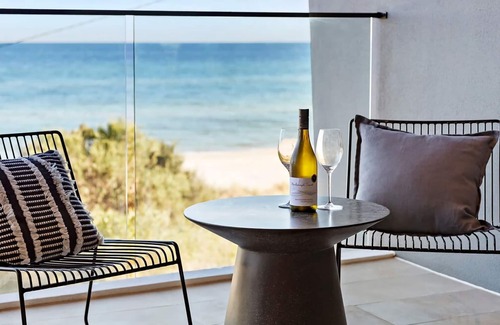 Chelsea House | Beachside Lane | Luxury On the Beach with Views